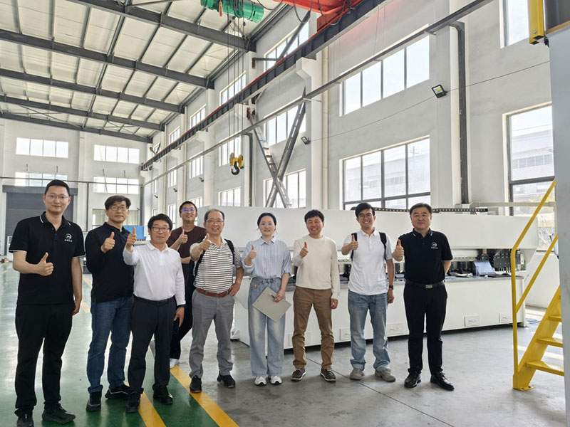 Développement de nouveaux marchés · Renforcement des partenariats à long terme — Un partenaire coréen visite notre usine et approfondit la coopération